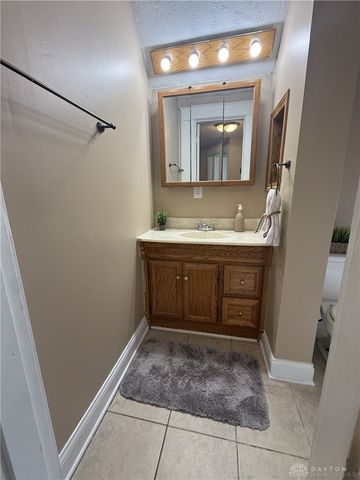 215 Aberdeen Drive, Middletown, OH 45042