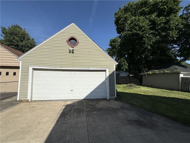 215 Aberdeen Drive, Middletown, OH 45042