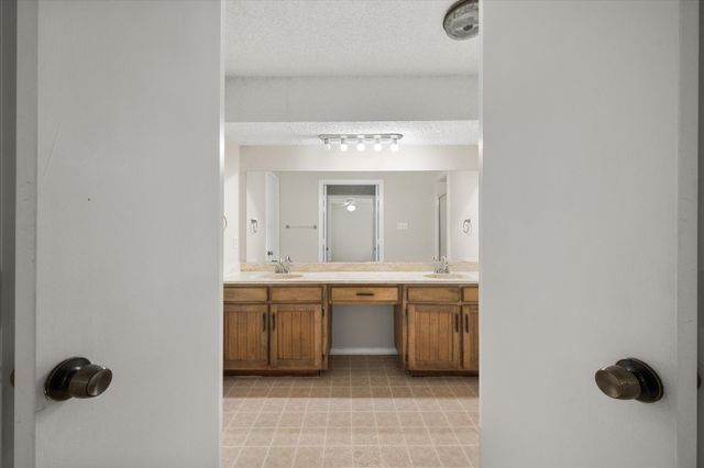 5903 Spring Hill Court, Arlington, TX 76016