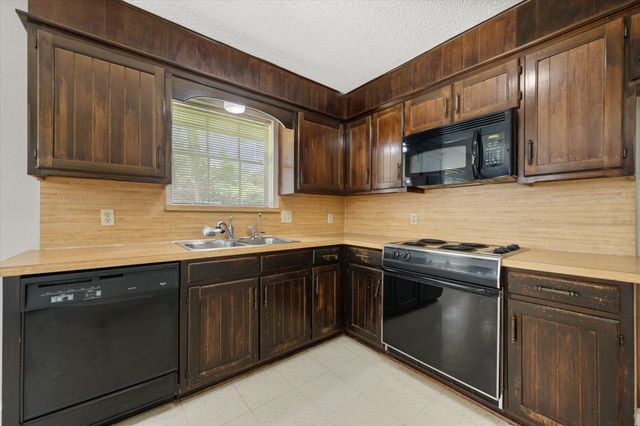 5903 Spring Hill Court, Arlington, TX 76016