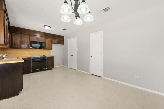 5903 Spring Hill Court, Arlington, TX 76016