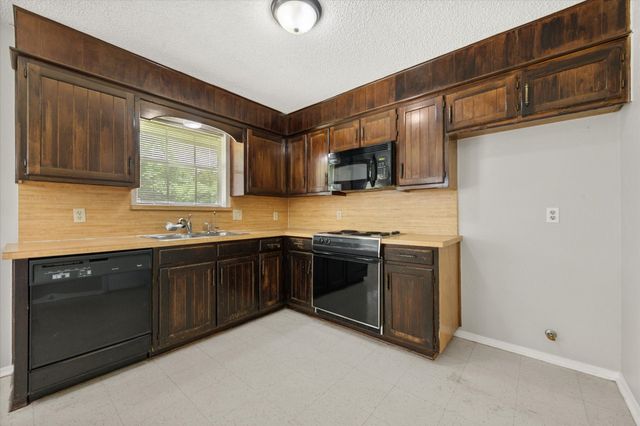 5903 Spring Hill Court, Arlington, TX 76016