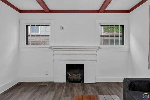 1282 SW College AVE, Topeka, KS 66604