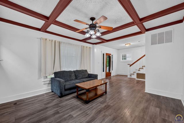 1282 SW College AVE, Topeka, KS 66604