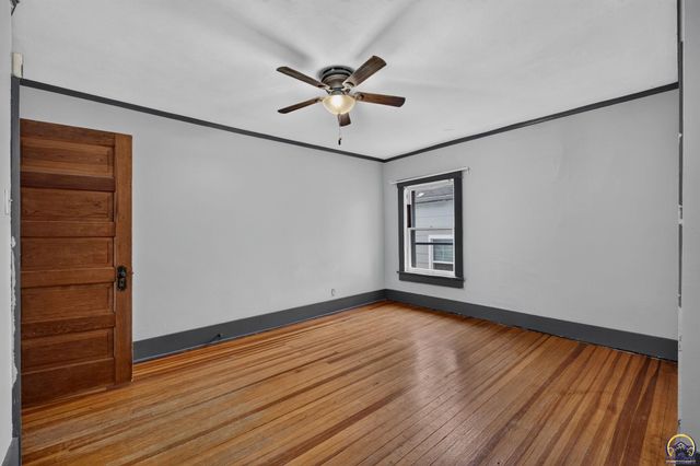 1282 SW College AVE, Topeka, KS 66604