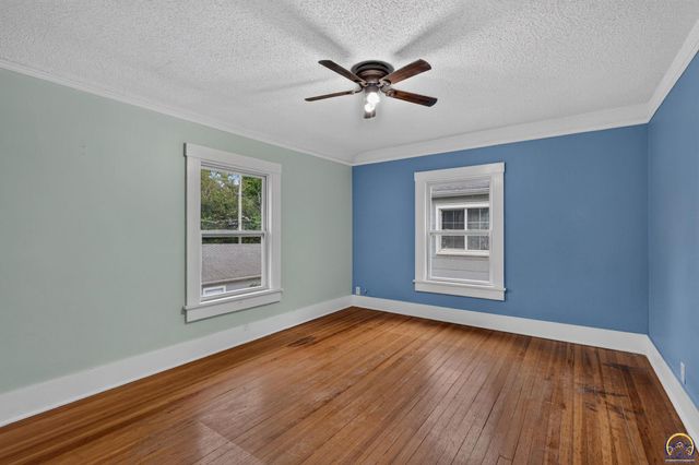 1282 SW College AVE, Topeka, KS 66604