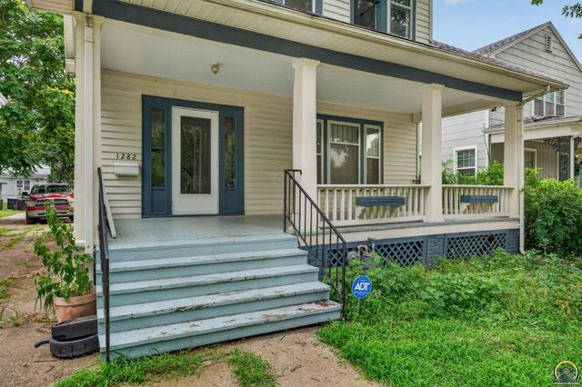 1282 SW College AVE, Topeka, KS 66604