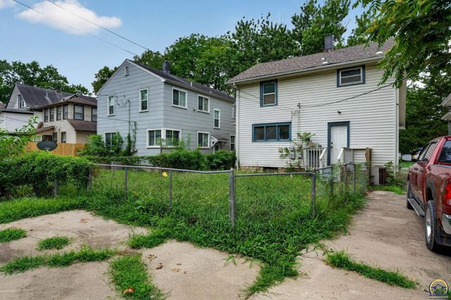1282 SW College AVE, Topeka, KS 66604