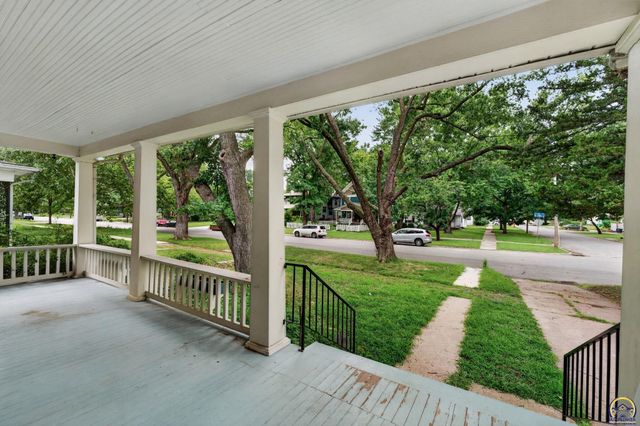 1282 SW College AVE, Topeka, KS 66604
