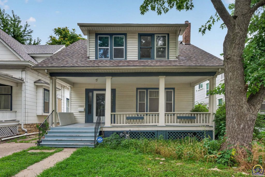 1282 SW College AVE, Topeka, KS 66604