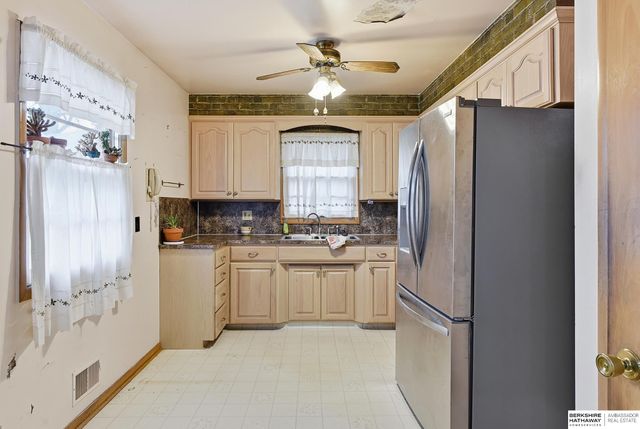 5328 N 48th Avenue, Omaha, NE 68104