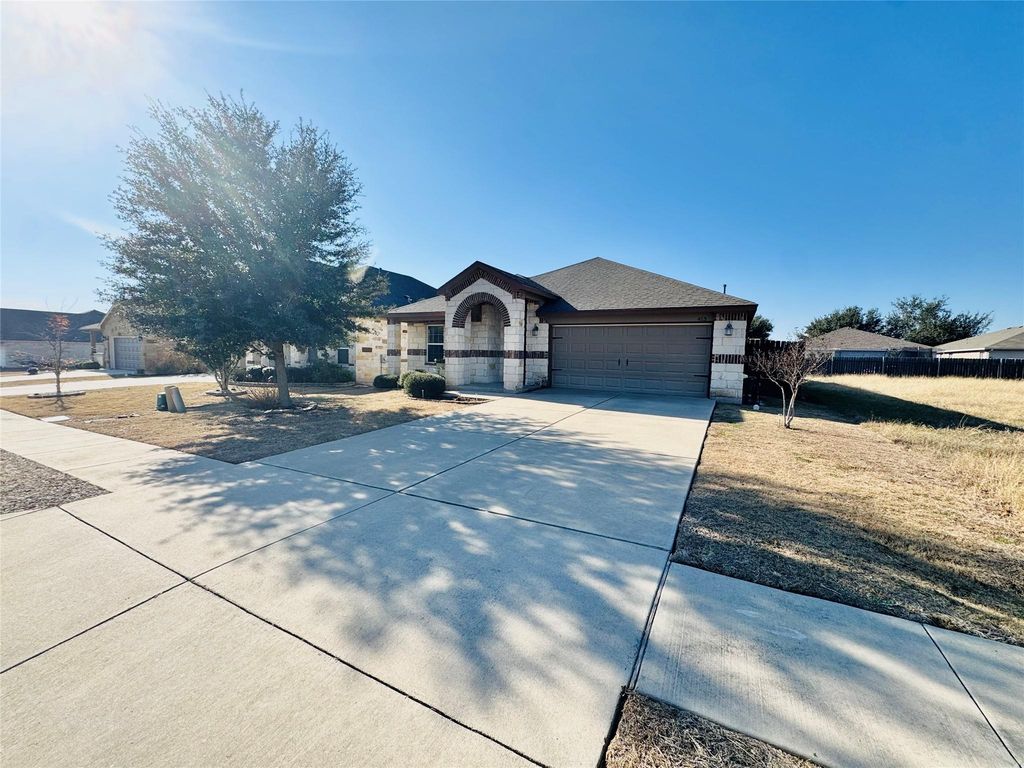 413 Gettysburg LOOP, Elgin, TX 78621