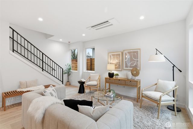 6515 19th Avenue NW, Seattle, WA 98117