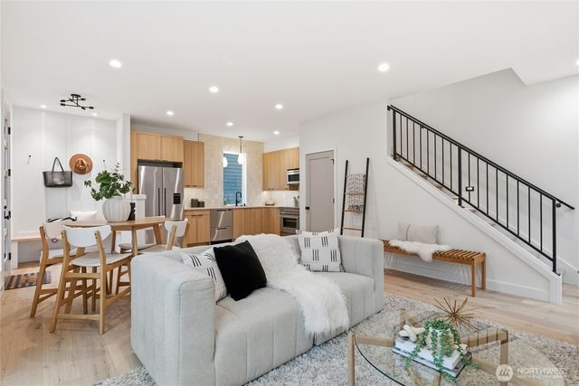 6515 19th Avenue NW, Seattle, WA 98117