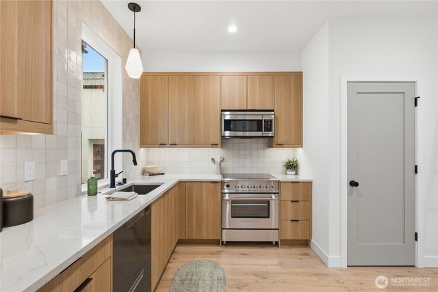 6515 19th Avenue NW, Seattle, WA 98117