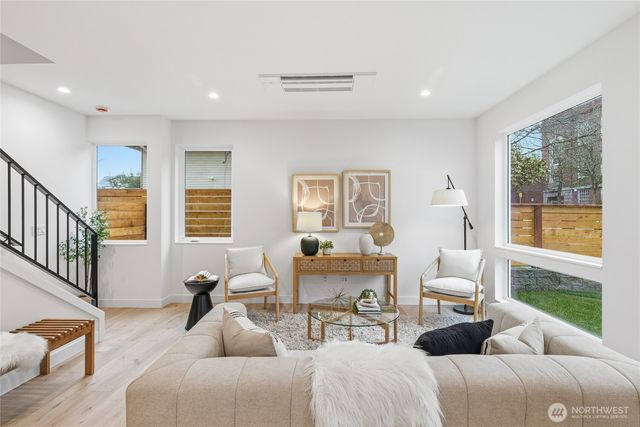 6515 19th Avenue NW, Seattle, WA 98117