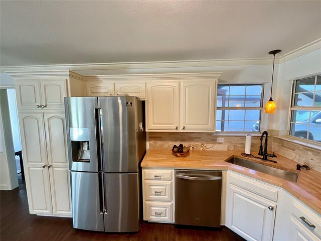 800 N Seven Points Drive, Kemp, TX 75143