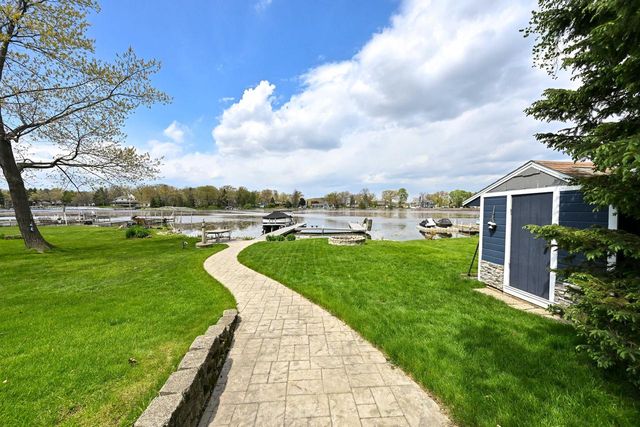 28918 Kramer DRIVE, Waterford, WI 53185