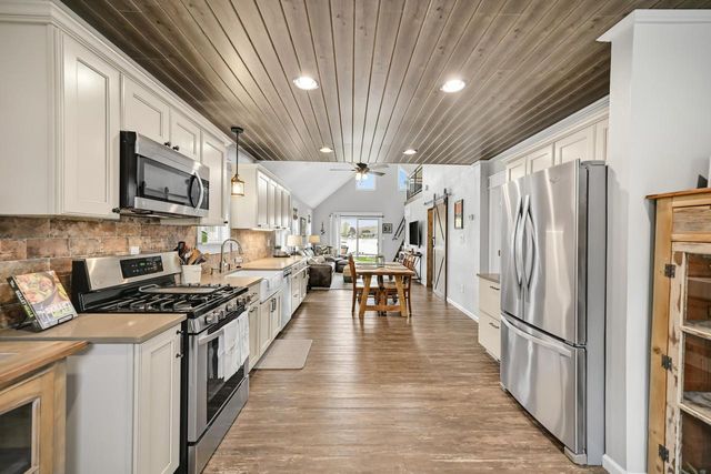28918 Kramer DRIVE, Waterford, WI 53185