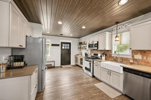 28918 Kramer DRIVE, Waterford, WI 53185