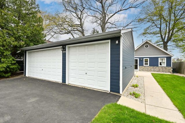 28918 Kramer DRIVE, Waterford, WI 53185