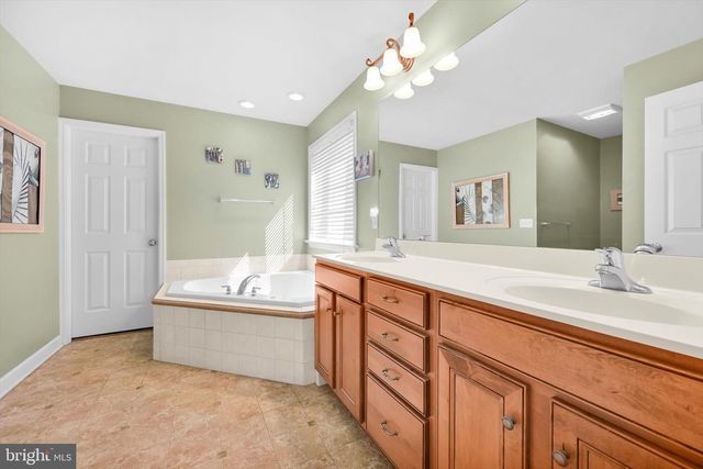 28 GREYSTONE CIR, Willow Street, PA 17584