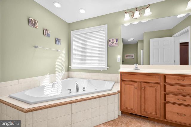 28 GREYSTONE CIR, Willow Street, PA 17584