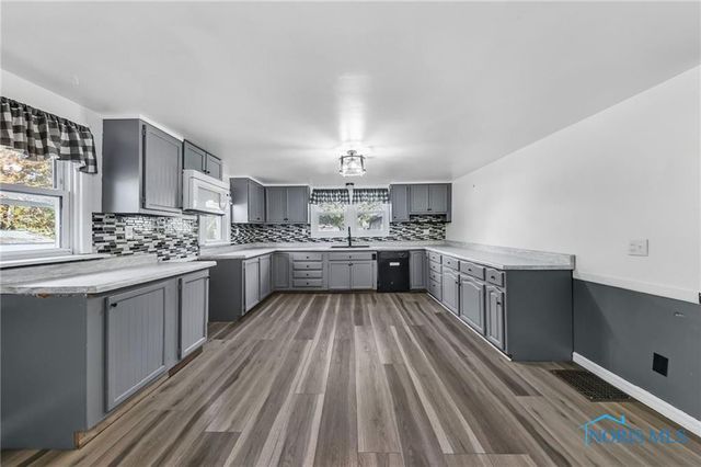 130 S Rock Street, Sherwood, OH 43556