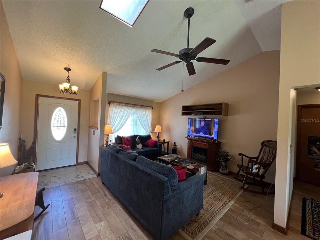 Image 11 of property listing at 1073 PINDER STREET, Deltona, FL 32725