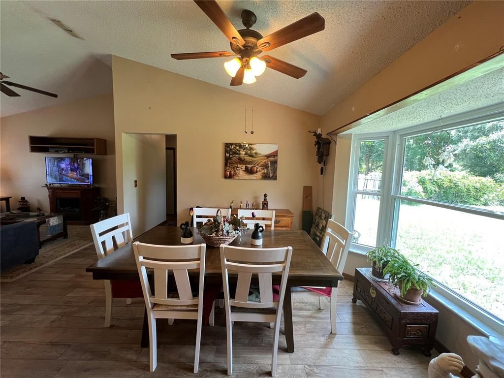 Image 13 of property listing at 1073 PINDER STREET, Deltona, FL 32725