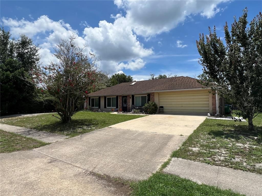 Image 5 of property listing at 1073 PINDER STREET, Deltona, FL 32725