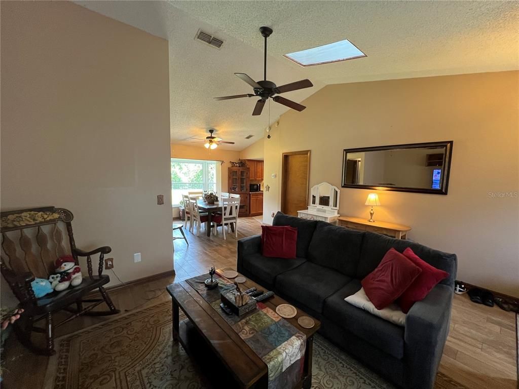 Image 9 of property listing at 1073 PINDER STREET, Deltona, FL 32725