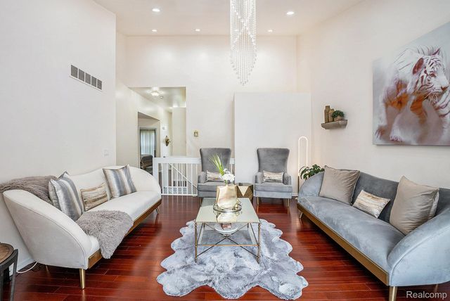 5477 Victory Circle, Sterling Heights, MI 48310