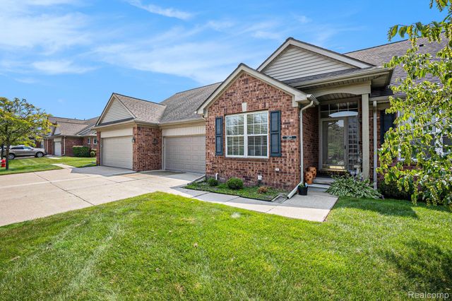 5477 Victory Circle, Sterling Heights, MI 48310