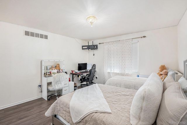 5477 Victory Circle, Sterling Heights, MI 48310