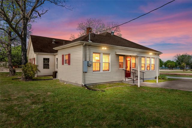 708 E Texas Avenue, Mart, TX 76664