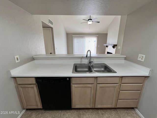 2100 W LEMON TREE Place 25, Chandler, AZ 85224