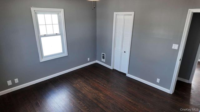 50 E Saint Marks Place, Valley Stream, NY 11580