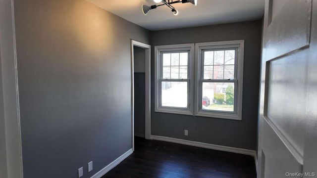 50 E Saint Marks Place, Valley Stream, NY 11580