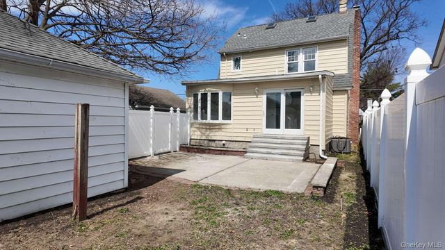 50 E Saint Marks Place, Valley Stream, NY 11580