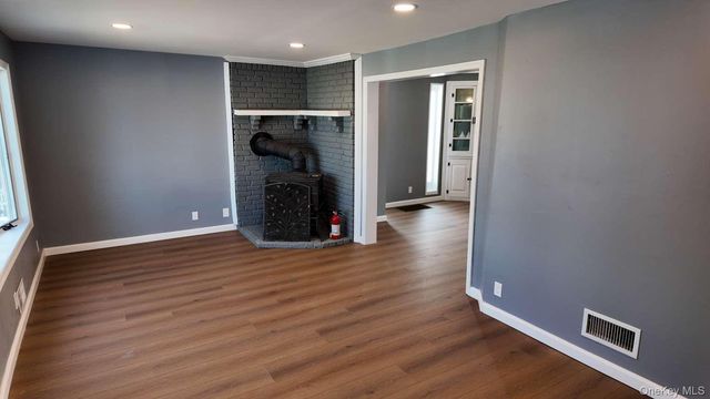 50 E Saint Marks Place, Valley Stream, NY 11580