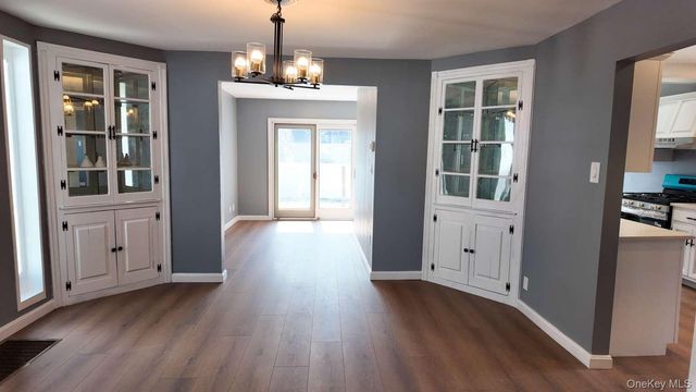 50 E Saint Marks Place, Valley Stream, NY 11580