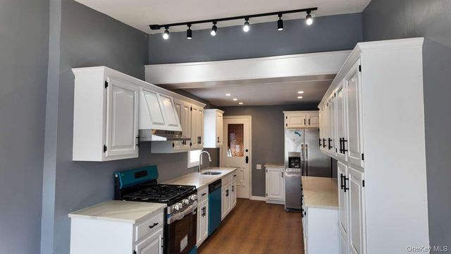 50 E Saint Marks Place, Valley Stream, NY 11580