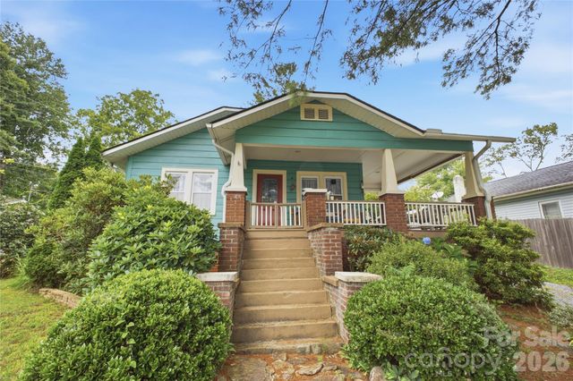 1207 Willow Road, Hendersonville, NC 28739