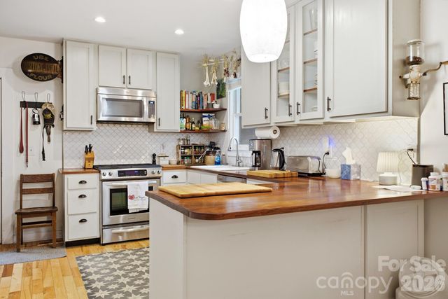 1207 Willow Road, Hendersonville, NC 28739