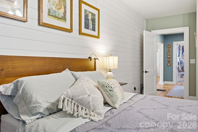 1207 Willow Road, Hendersonville, NC 28739