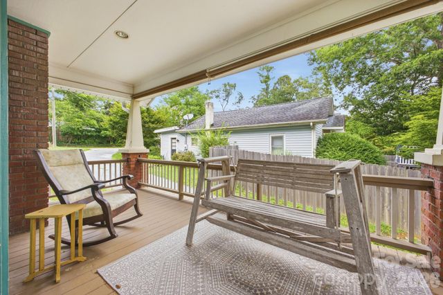 1207 Willow Road, Hendersonville, NC 28739