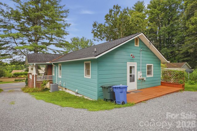 1207 Willow Road, Hendersonville, NC 28739
