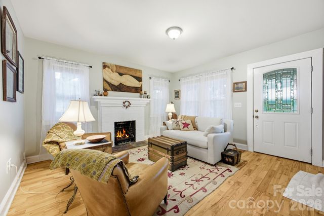 1207 Willow Road, Hendersonville, NC 28739