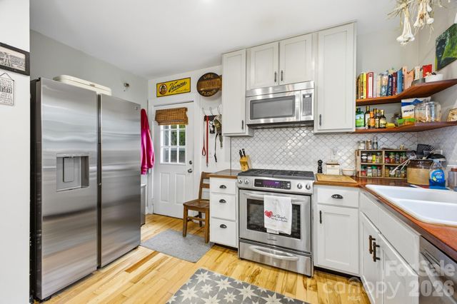 1207 Willow Road, Hendersonville, NC 28739
